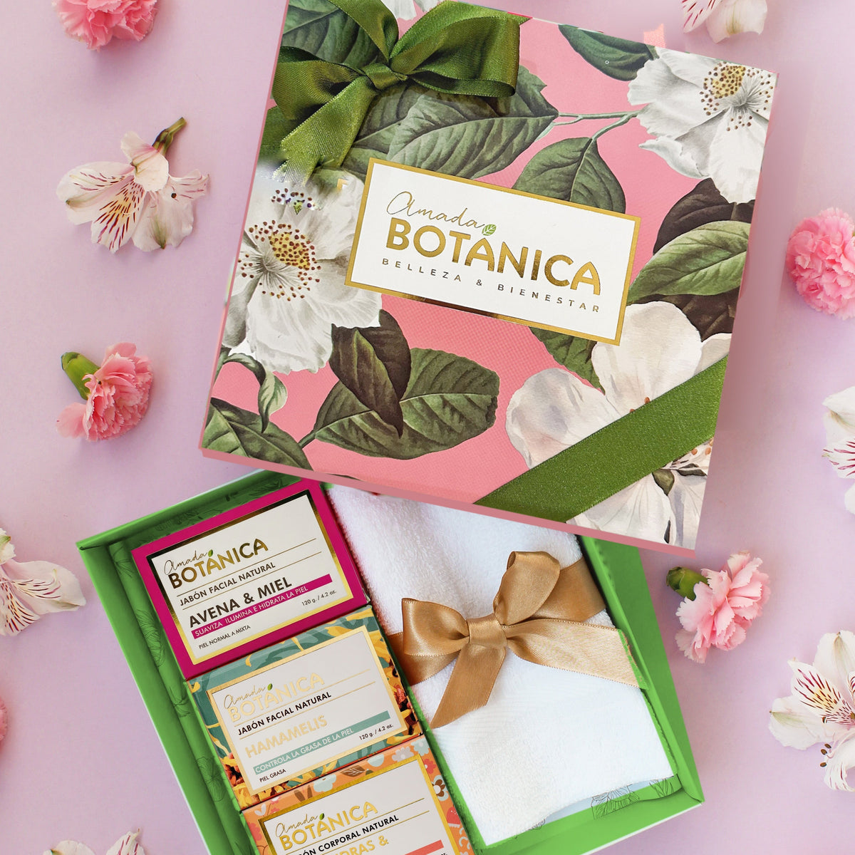 Caja de regalo Amada Botánica con 3 jabones naturales y toalla facial lila